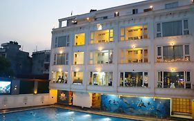 Lotus Club Boutique Hotel  3*